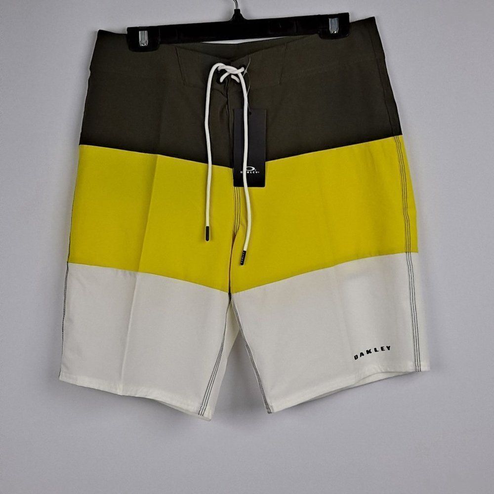 Oakley Mens Board Shorts NWT